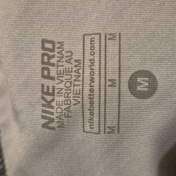 Nike Pro women's Medium gray black & white cropped leggings, VGUC - Picture 8 of 8